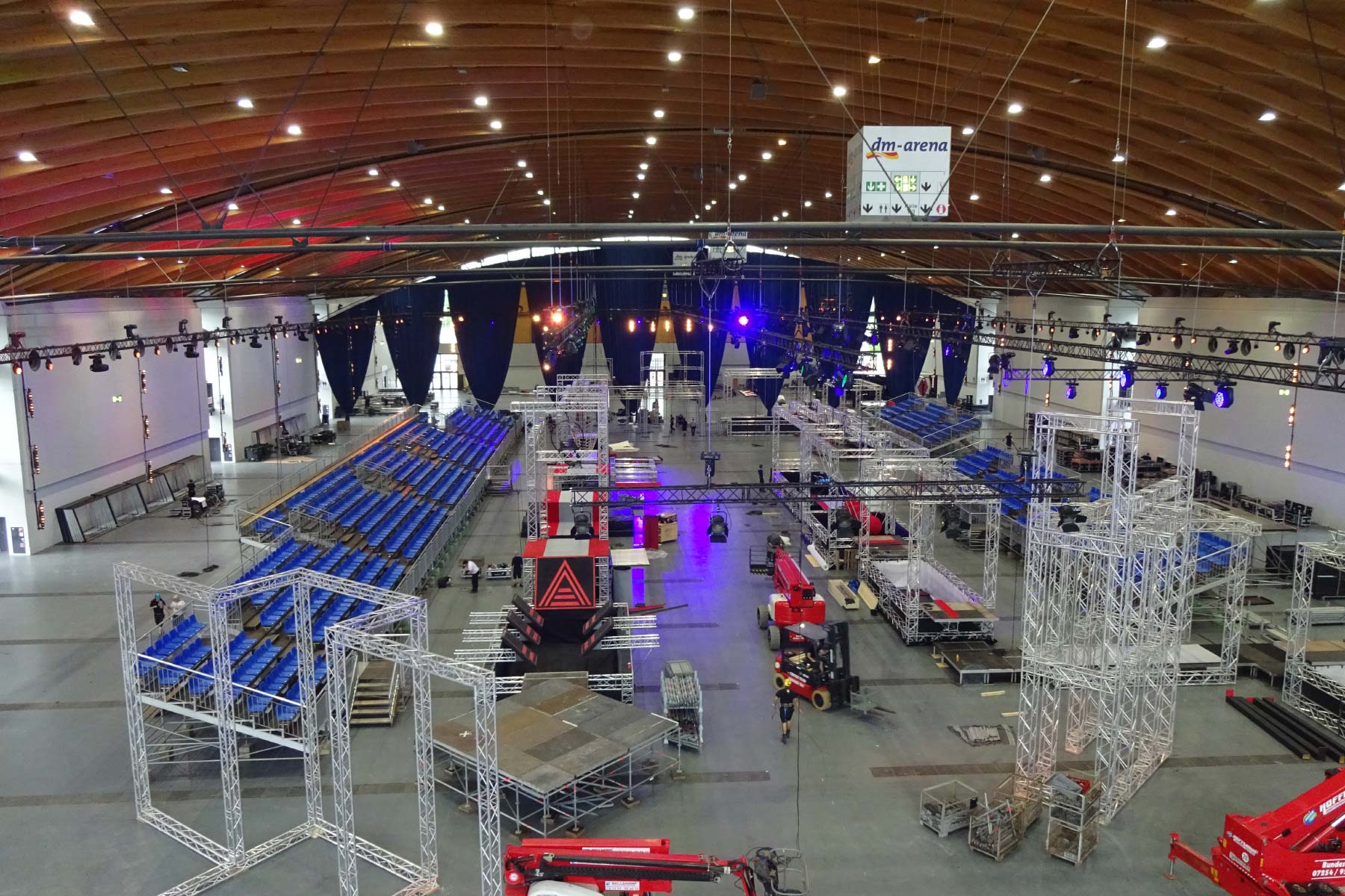 Bender Tribünen, Bühnen und Stadien für Business Veranstaltungen Events Messen349